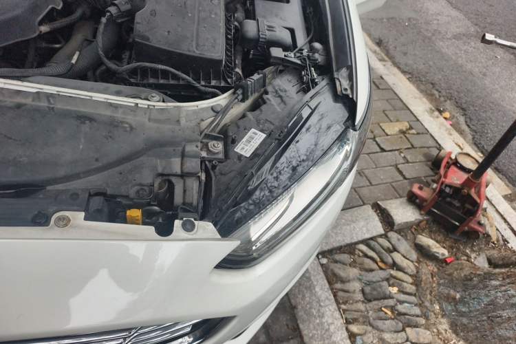 Used Ford Mondeo 2013 2.0L GTDi240 Luxury Sport Model Engine Bay Left