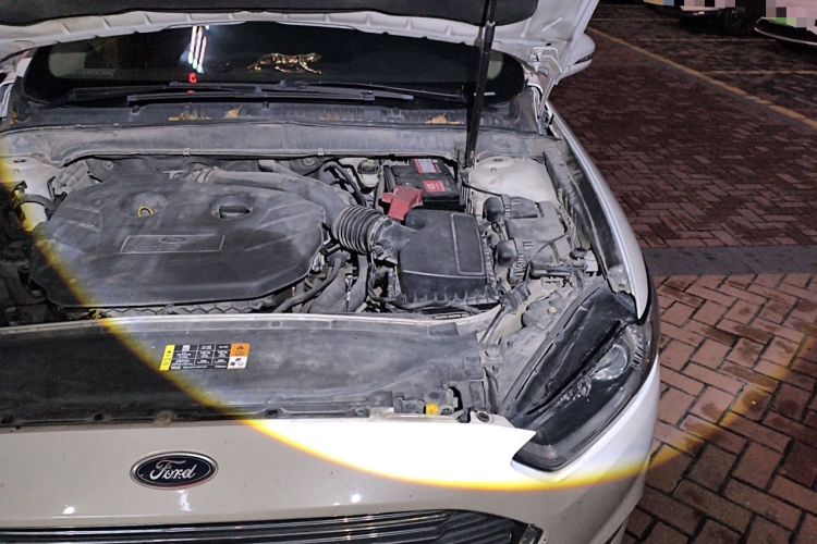 Used Ford Mondeo 2013 2.0L GTDi 200 Fashion Edition Engine Bay Left