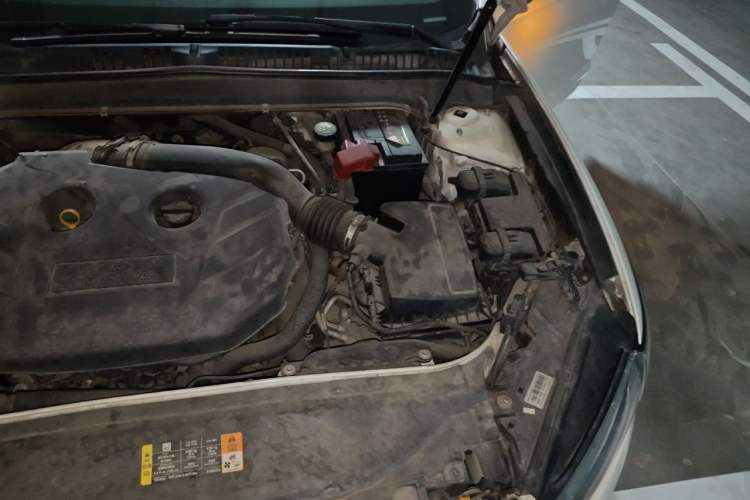Used Ford Mondeo 2013 2.0L GTDi 200 Luxury Model Engine Bay Left