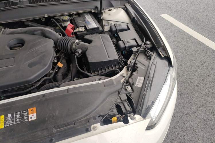 Used Ford Mondeo 2013 2.0L GTDi 200 Luxury Model Engine Bay Left