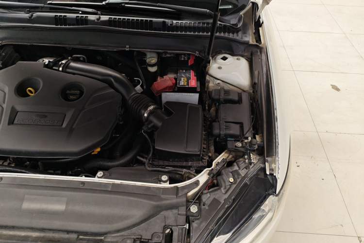 Used Ford Mondeo 2013 2.0L GTDi 200 Fashion Edition Engine Bay Left