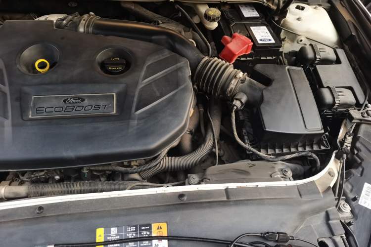 Used Ford Mondeo 2013 2.0L GTDi240 Luxury Sport Model Engine Bay Left