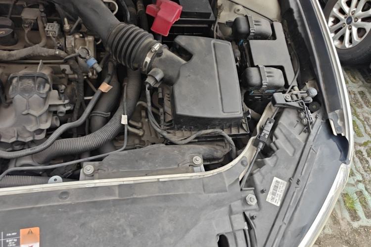 Used Ford Mondeo 2013 2.0L GTDi 200 Luxury Model Engine Bay Left