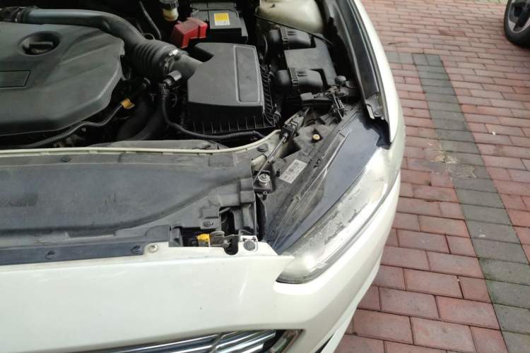 Used Ford Mondeo 2013 2.0L GTDi 200 Fashion Edition Engine Bay Left