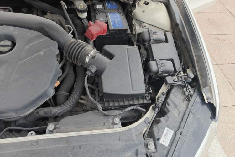 Used Ford Mondeo 2013 2.0L GTDi 200 Luxury Model Engine Bay Left