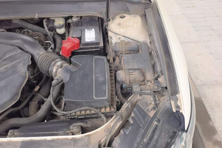 Used Ford Mondeo 2013 2.0L GTDi 200 Luxury Model Engine Bay Left