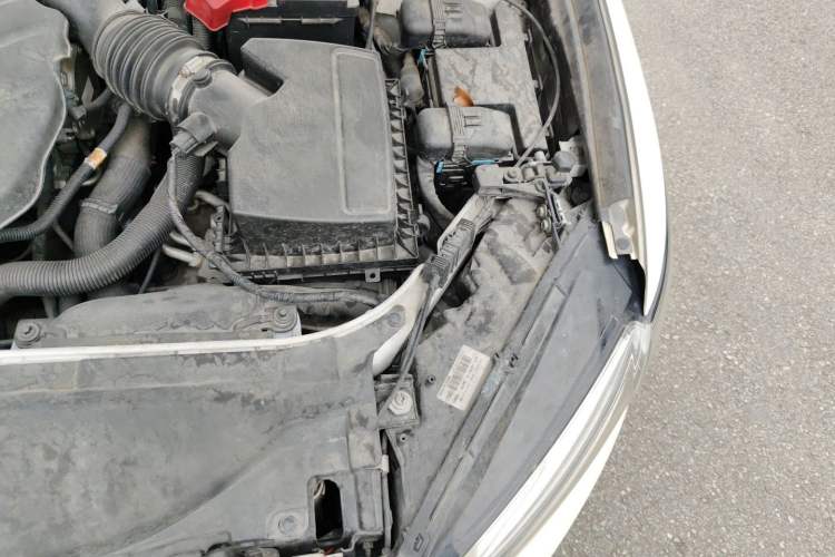 Used Ford Mondeo 2013 2.0L GTDi240 Luxury Sport Model Engine Bay Left