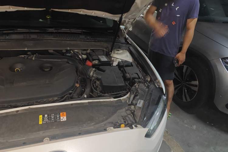Used Ford Mondeo 2013 2.0L GTDi 200 Luxury Model Engine Bay Left