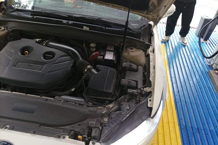 Used Ford Mondeo 2013 2.0L GTDi 200 Fashion Edition Engine Bay Left