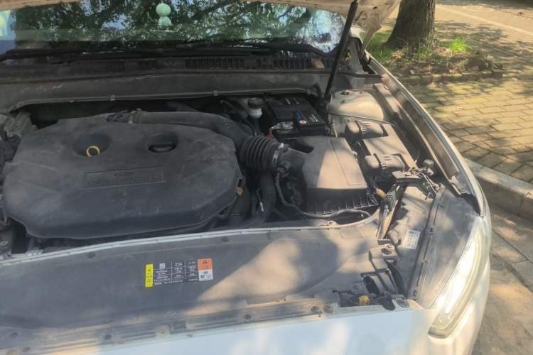 Used Ford Mondeo 2013 2.0L GTDi 200 Luxury Model Engine Bay Left