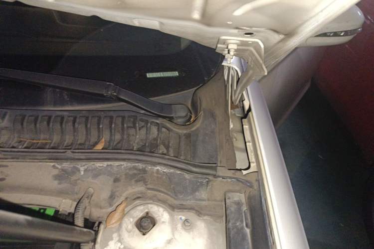 Used Ford Mondeo 2013 2.0L GTDi 200 Luxury Model Engine Bay Left