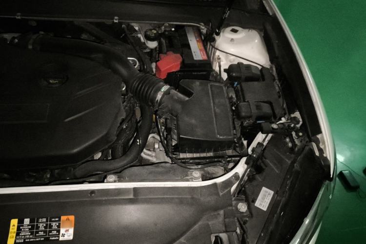 Used Ford Mondeo 2013 2.0L GTDi240 Luxury Sport Model Engine Bay Left