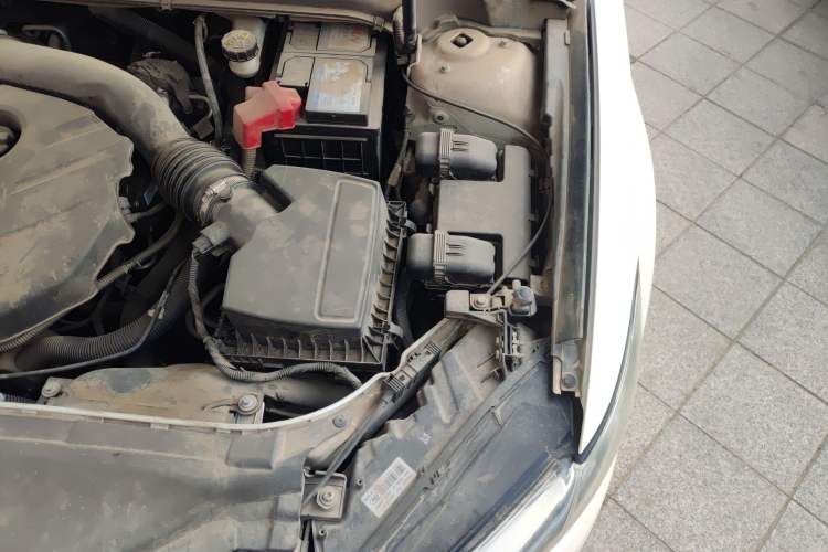 Used Ford Mondeo 2013 2.0L GTDi 200 Luxury Model Engine Bay Left