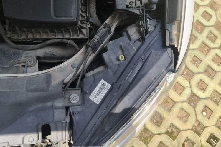 Used Ford Mondeo 2013 2.0L GTDi 200 Fashion Edition Engine Bay Left