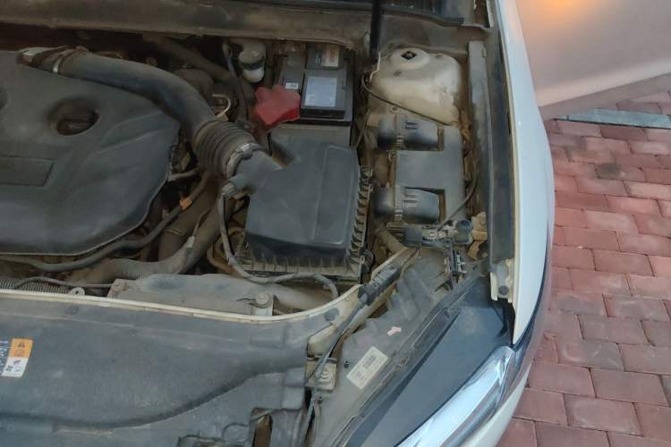 Used Ford Mondeo 2013 2.0L GTDi240 Luxury Sport Model Engine Bay Left