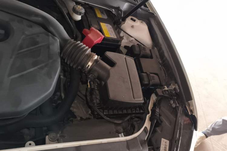 Used Ford Mondeo 2013 2.0L GTDi 200 Luxury Model Engine Bay Left