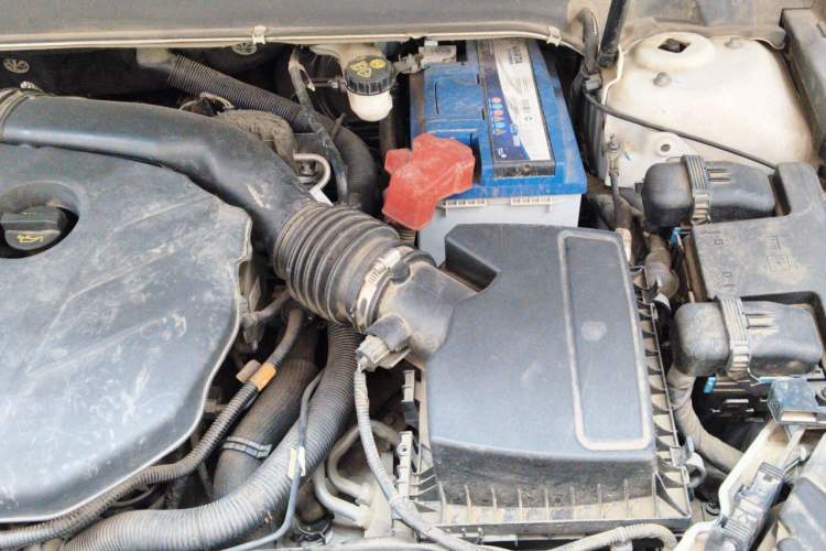 Used Ford Mondeo 2013 2.0L GTDi 200 Luxury Model Engine Bay Left