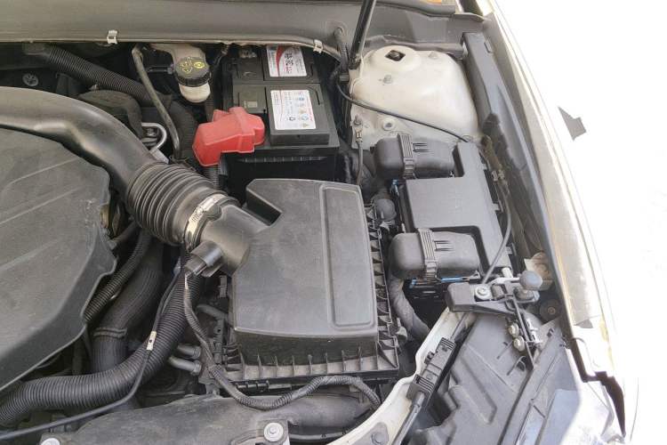 Used Ford Mondeo 2013 2.0L GTDi 200 Luxury Model Engine Bay Left