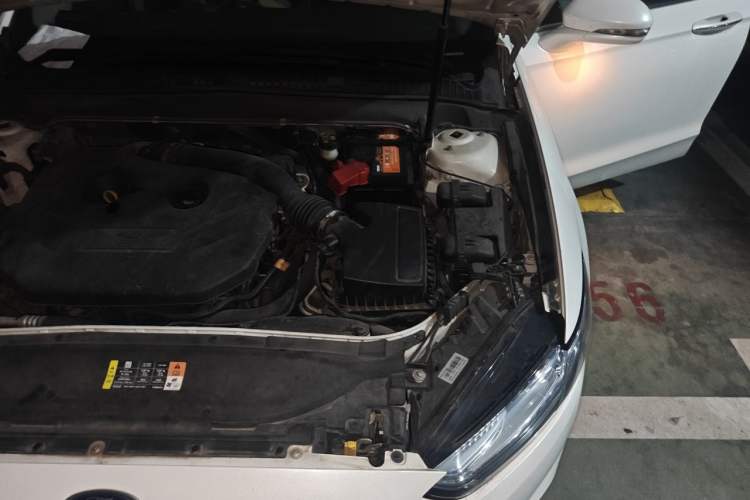 Used Ford Mondeo 2013 2.0L GTDi 200 Luxury Model Engine Bay Left