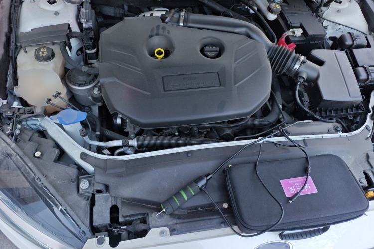 Used Ford Mondeo 2013 2.0L GTDi 200 Fashion Edition Engine Bay