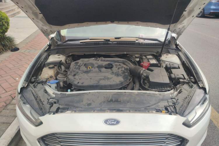 Used Ford Mondeo 2013 2.0L GTDi240 Flagship Edition Engine Bay