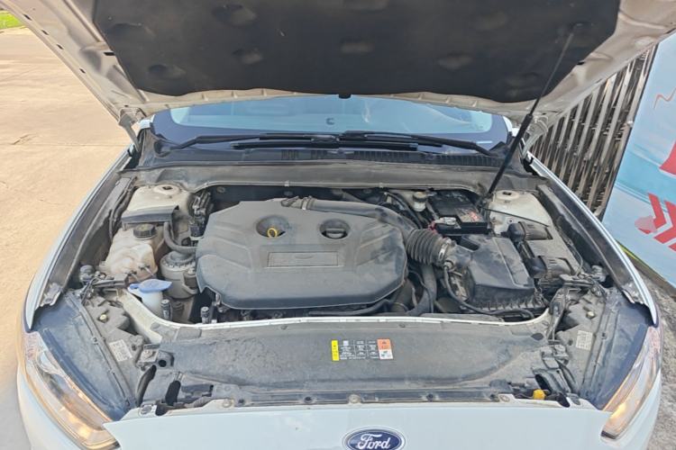 Used Ford Mondeo 2013 2.0L GTDi 200 Fashion Edition Engine Bay
