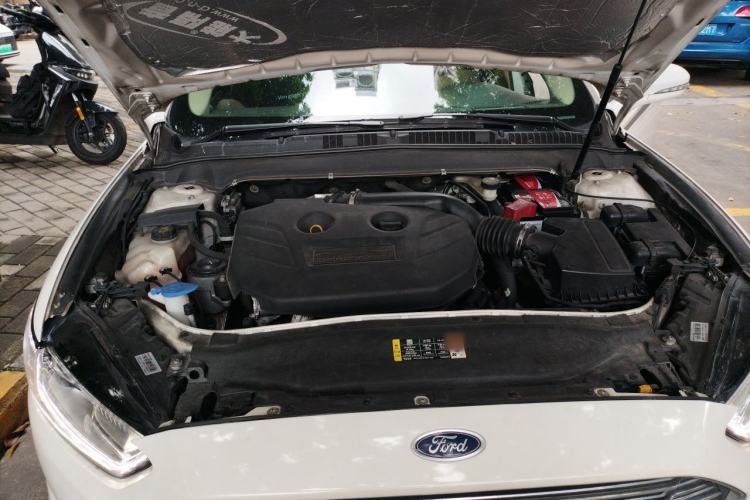 Used Ford Mondeo 2013 2.0L GTDi240 Flagship Edition Engine Bay