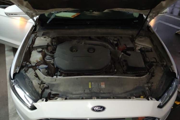 Used Ford Mondeo 2013 2.0L GTDi 200 Luxury Model Engine Bay