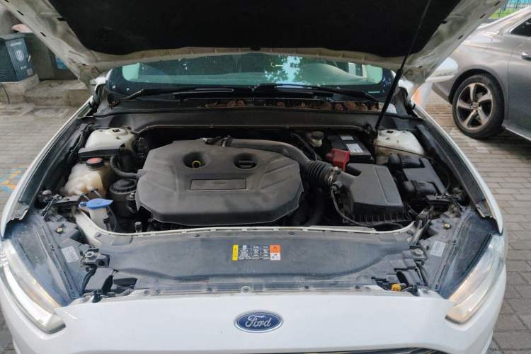 Used Ford Mondeo 2013 2.0L GTDi 200 Fashion Edition Engine Bay