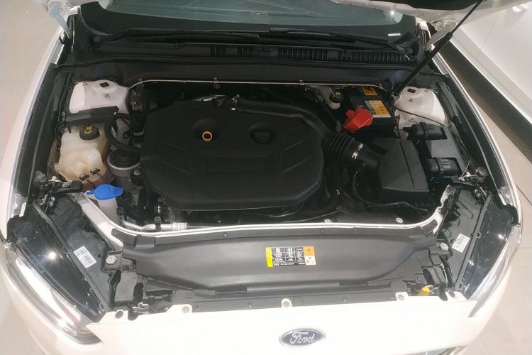 Used Ford Mondeo 2013 2.0L GTDi 200 Luxury Model Engine Bay