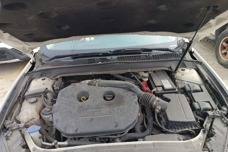 Used Ford Mondeo 2013 2.0L GTDi240 Luxury Sport Model Engine Bay