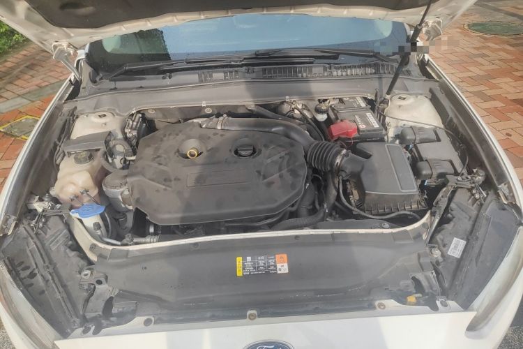 Used Ford Mondeo 2013 2.0L GTDi 200 Luxury Model Engine Bay