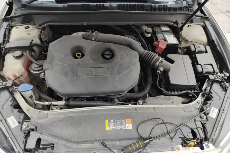 Used Ford Mondeo 2013 2.0L GTDi 200 Luxury Model Engine Bay
