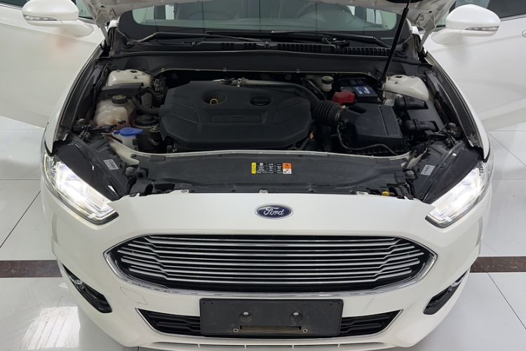 Used Ford Mondeo 2013 2.0L GTDi 200 Luxury Model Engine Bay