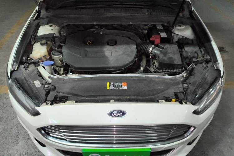 Used Ford Mondeo 2013 2.0L GTDi 200 Luxury Model Engine Bay