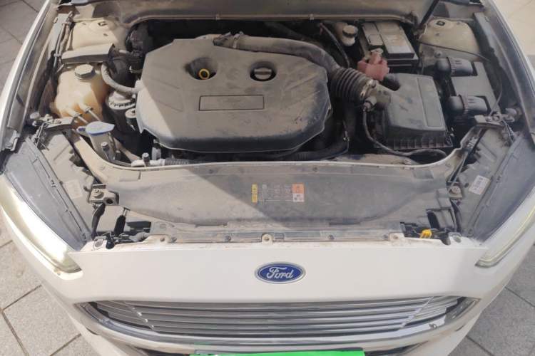 Used Ford Mondeo 2013 2.0L GTDi 200 Luxury Model Engine Bay