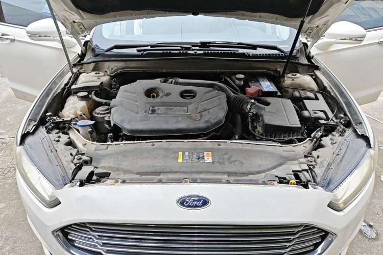 Used Ford Mondeo 2013 2.0L GTDi 200 Fashion Edition Engine Bay