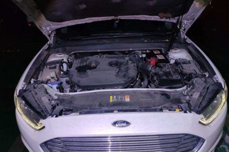 Used Ford Mondeo 2013 2.0L GTDi 200 Luxury Model Engine Bay