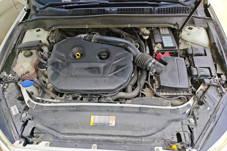 Used Ford Mondeo 2013 2.0L GTDi 200 Luxury Model Engine Bay