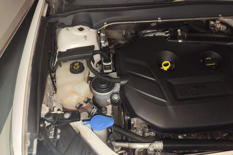 Used Ford Mondeo 2013 2.0L GTDi 200 Luxury Model Engine Bay Right