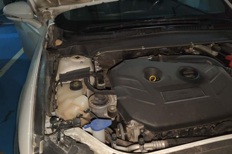Used Ford Mondeo 2013 2.0L GTDi 200 Luxury Model Engine Bay Right