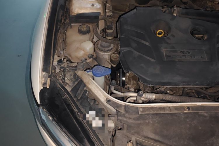 Used Ford Mondeo 2013 2.0L GTDi 200 Luxury Model Engine Bay Right
