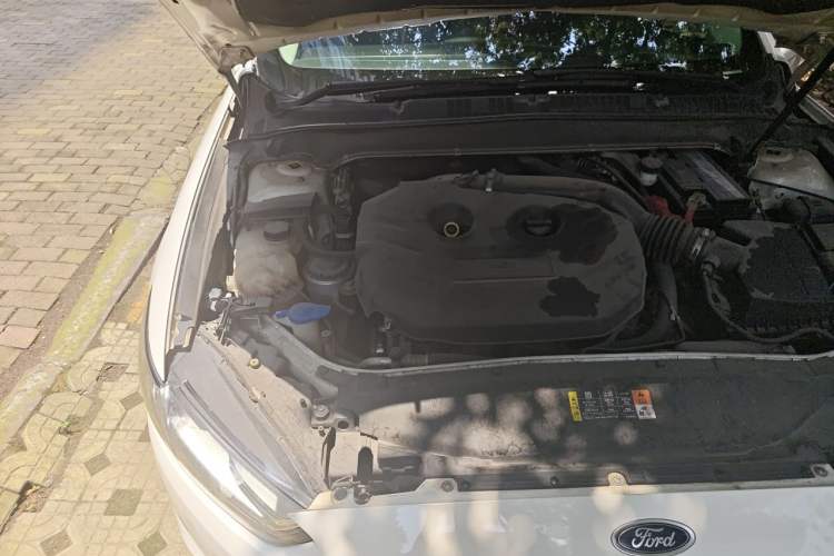 Used Ford Mondeo 2013 2.0L GTDi 200 Fashion Edition Engine Bay Right