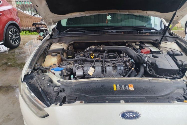 Used Ford Mondeo 2013 2.0L GTDi 200 Fashion Edition Engine Bay Right