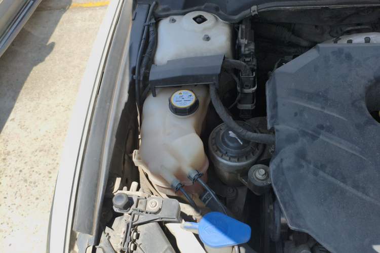Used Ford Mondeo 2013 2.0L GTDi240 Ultimate Edition Engine Bay Right