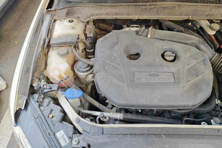 Used Ford Mondeo 2013 2.0L GTDi 200 Fashion Edition Engine Bay Right