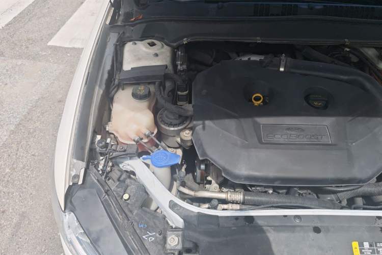 Used Ford Mondeo 2013 2.0L GTDi 200 Fashion Edition Engine Bay Right