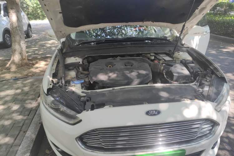 Used Ford Mondeo 2013 2.0L GTDi 200 Fashion Edition Engine Bay Right