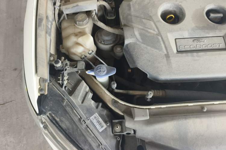 Used Ford Mondeo 2013 2.0L GTDi 200 Luxury Model Engine Bay Right