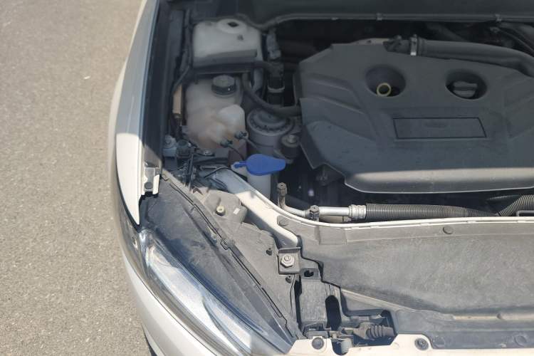 Used Ford Mondeo 2013 2.0L GTDi 200 Fashion Edition Engine Bay Right